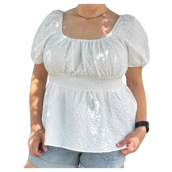 SOUTHERN GRACE Tops - NEW SOUTHERN GRACE spring in your step top in white